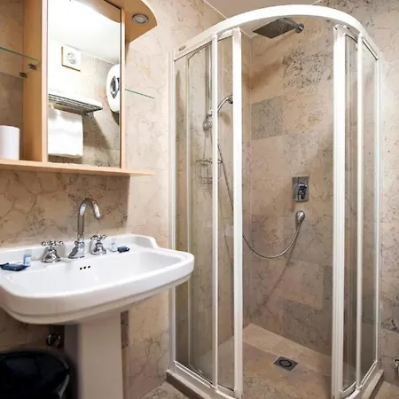 Classic-style Oscar Ii Apartament