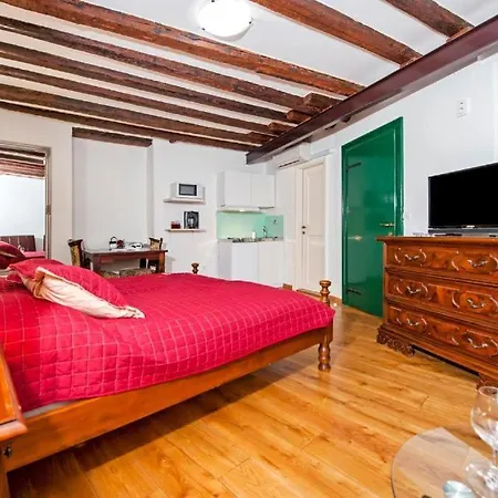 Apartament Classic-style Oscar Ii