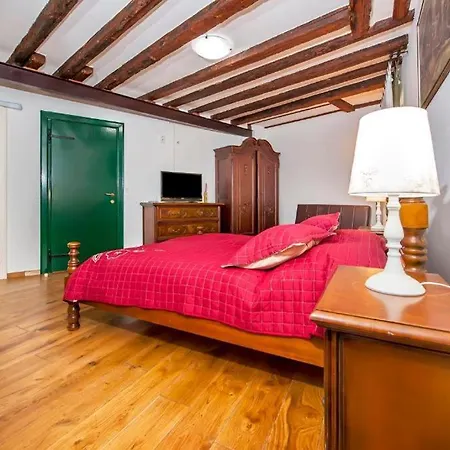 Classic-style Oscar Ii Appartement *